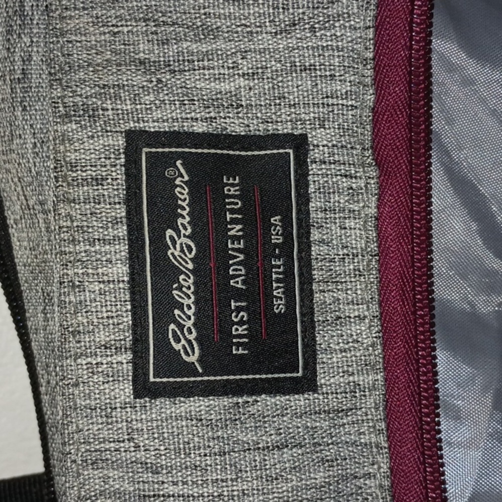 Eddie Bauer diaper bag with many compartment including insulated side pocket - Picture 2 of 4